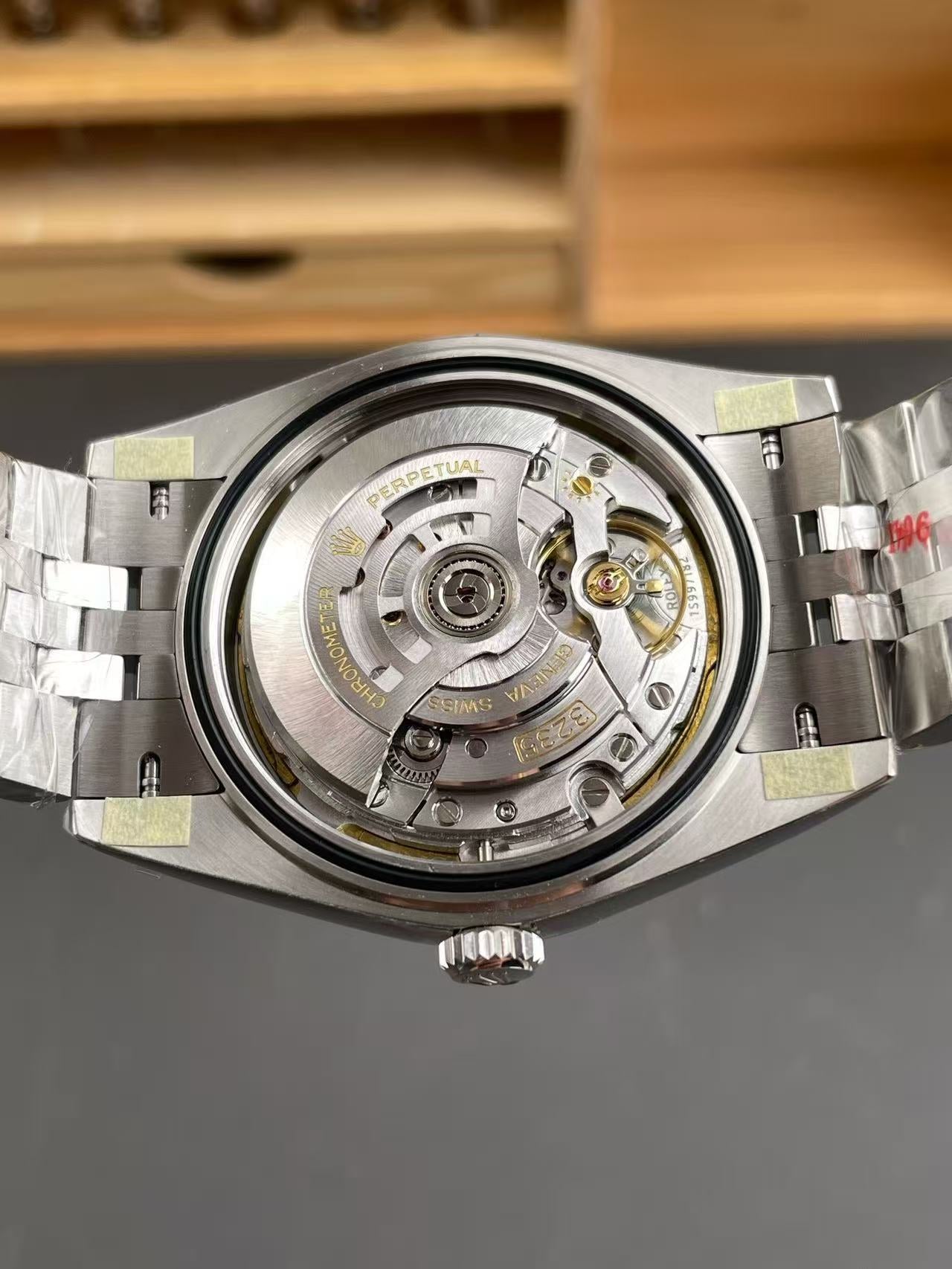 Smoked Green Datejust / Enamel Gradient Green Datejust V2 / 41mm / Cal. 3235 Movement