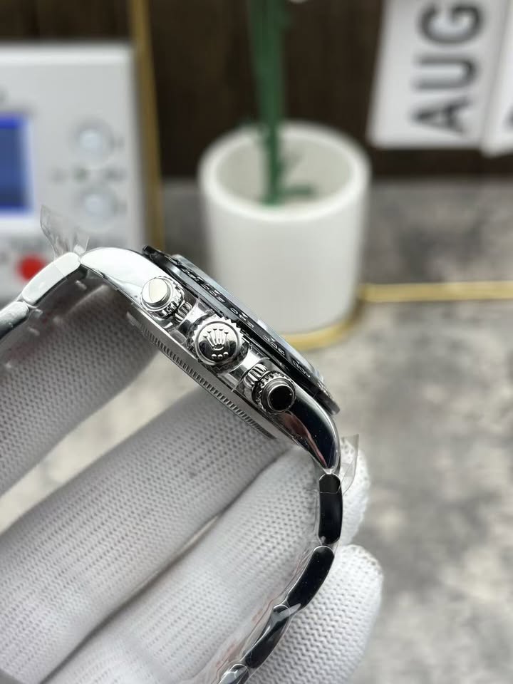 Daytona watch with a white "panda dial," powered by the Calibre 4130.